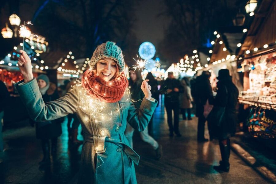 Amsterdam Winter Walking Tour - Spui Square and the feel of everyday Amsterdam