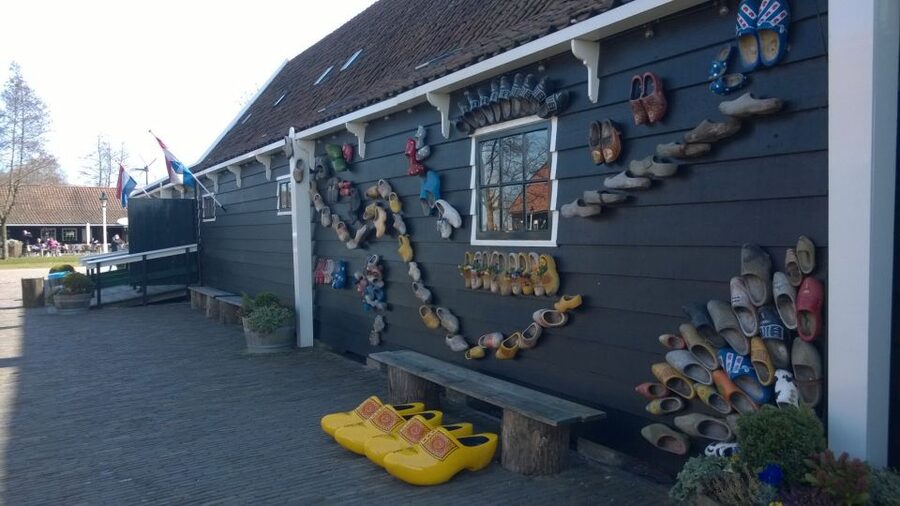 Amsterdam: Zaanse Schans 3-Hour Small Group Tour - Watching wooden clogs take shape