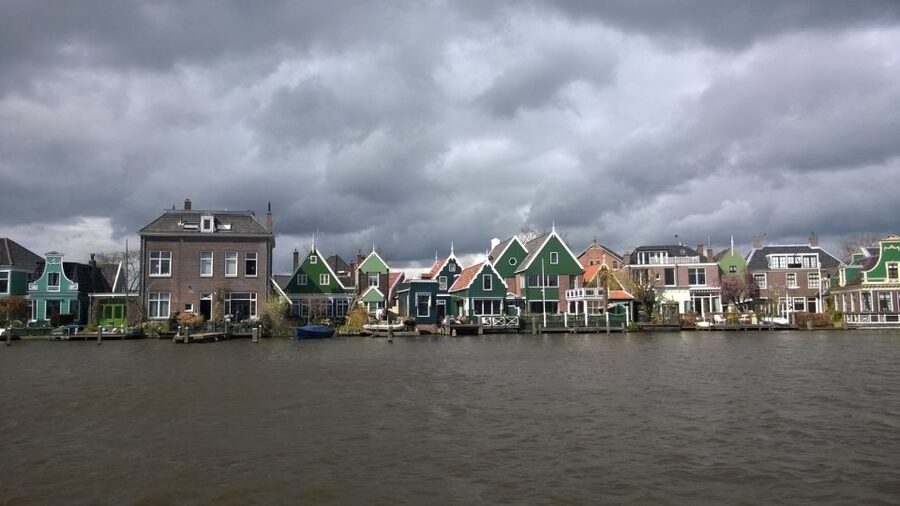 Amsterdam: Zaanse Schans 3-Hour Small Group Tour - The minibus ride and local introduction
