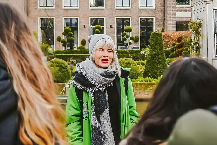 Amsterdam: Zaanse Schans, Edam, Volendam & Marken Bus Tour - Edam: old streets and a generous cheese tasting
