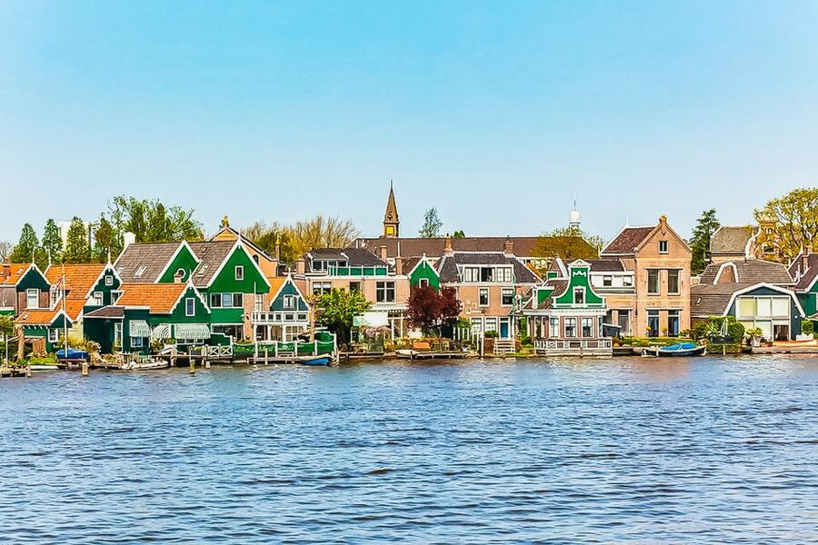Amsterdam: Zaanse Schans, Edam, Volendam & Marken Bus Tour - Marken and the Dutch fight with water