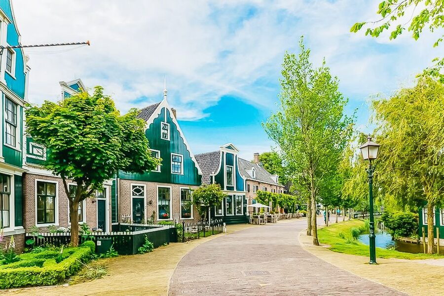 Amsterdam: Zaanse Schans, Edam, Volendam & Marken Bus Tour - What the eight-hour pace feels like