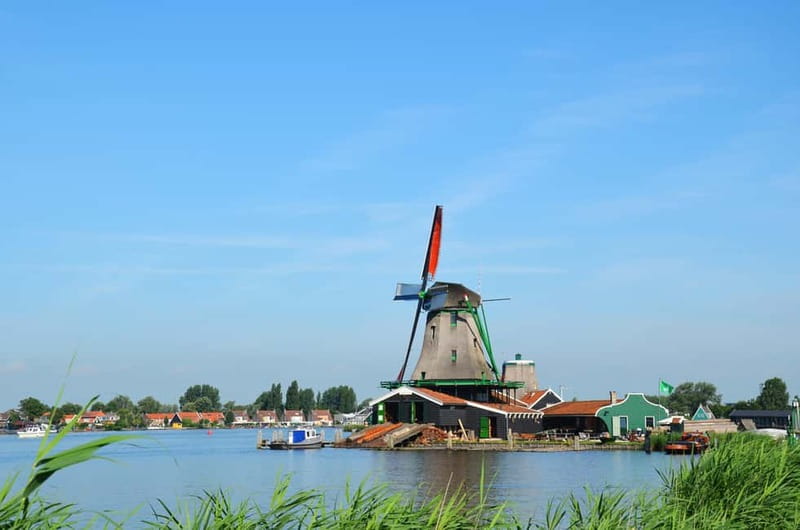 Amsterdam: Zaanse Schans windmills & Volendam Guided Tour - What this five-hour trip is really offering