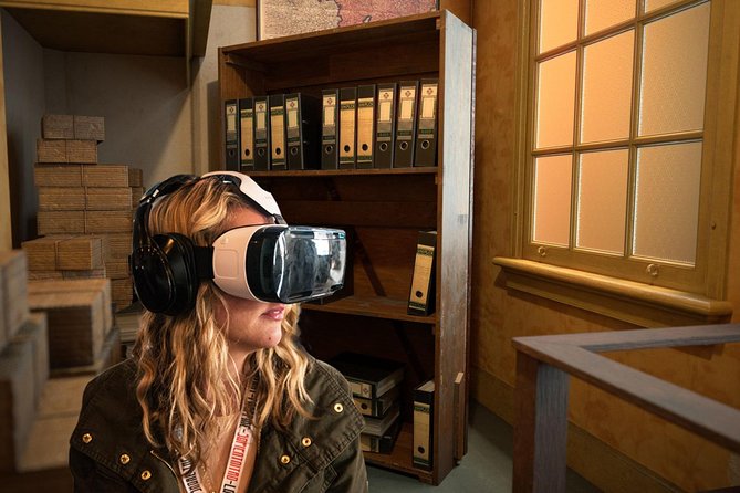 Anne Frank's Last Walk & See Anne Frank House in Virtual Reality - Walking Prinsengracht, Amsterdam’s long canal