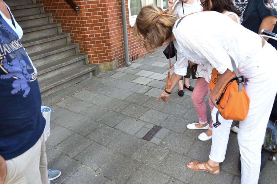 Anne Frank Story & Private 2-Hour Neighborhood Tour - What the private format changes