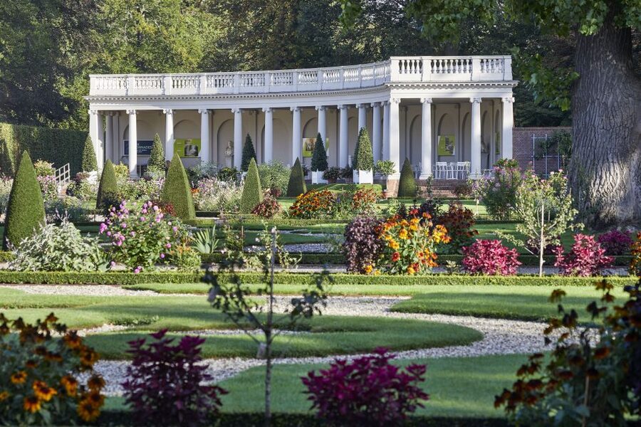 Apeldoorn: Het Loo Palace Entry Ticket - Why Het Loo feels different from an ordinary palace visit