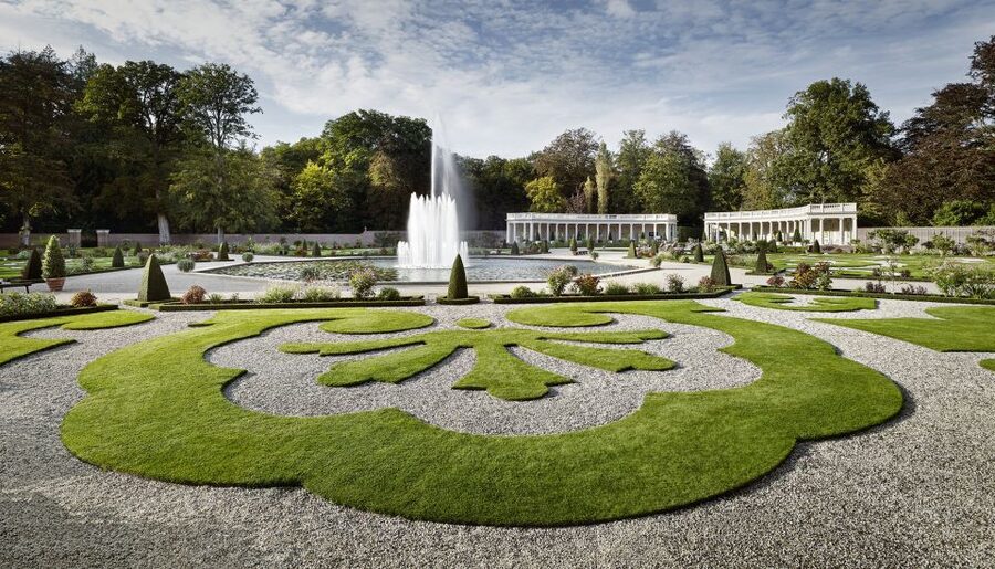 Apeldoorn: Het Loo Palace Entry Ticket - See royal carriages and cars used for important events