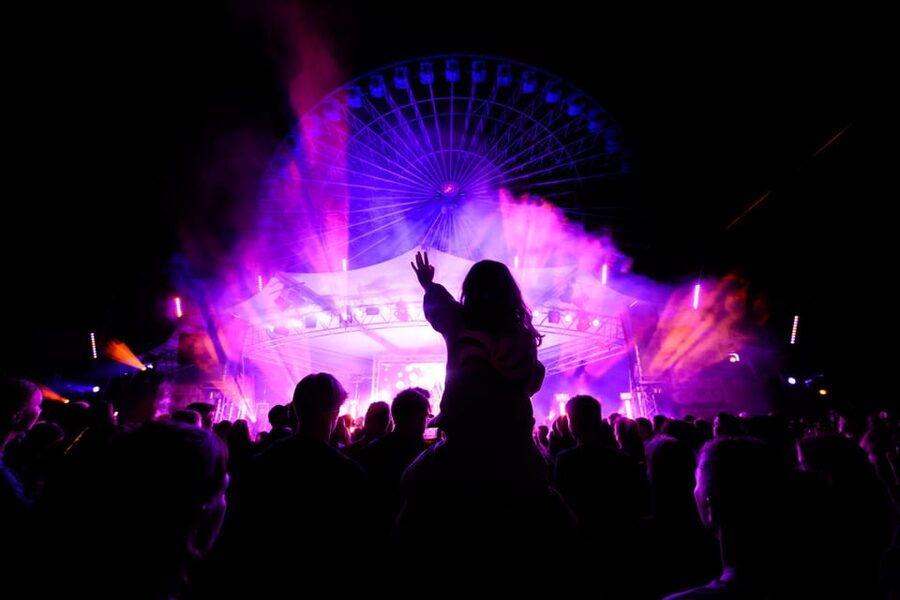 Biddinghuizen: Walibi Holland Entry Ticket - Holiday decoration and evening atmosphere