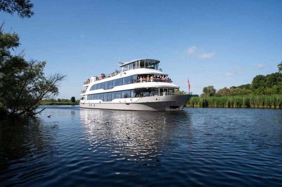 Biesbosch: Boat Cruise through National Park - Drinks, snacks, and the simple pleasure of staying aboard