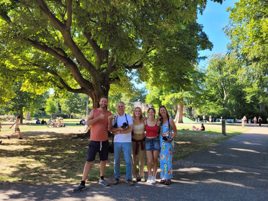 Centre The Hague On Foot with Wonderful Storyteller - 2hr - Binnenhof and the center of Dutch government