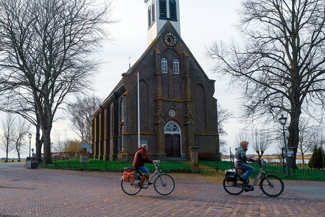 Cheese, Canals & Windmill Countryside E-Bike Tour Amsterdam - Nieuwendammerdijk and the return through old Amsterdam