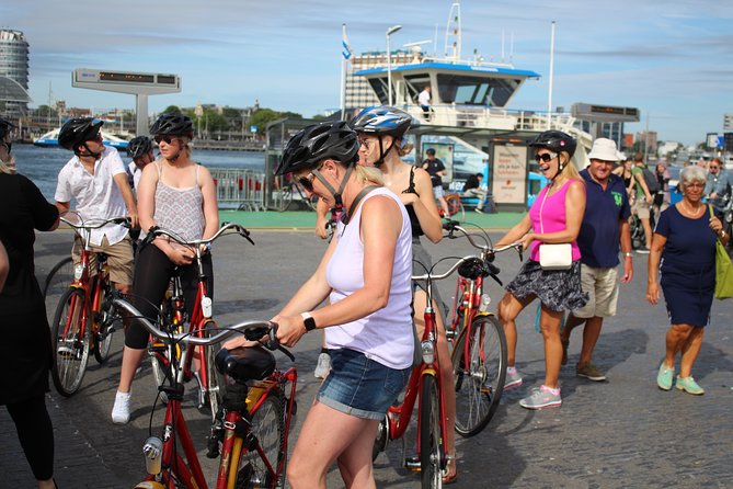 Countryside Fishermen Villages & Cheese E-bike Tour - Waterland villages and green wooden houses