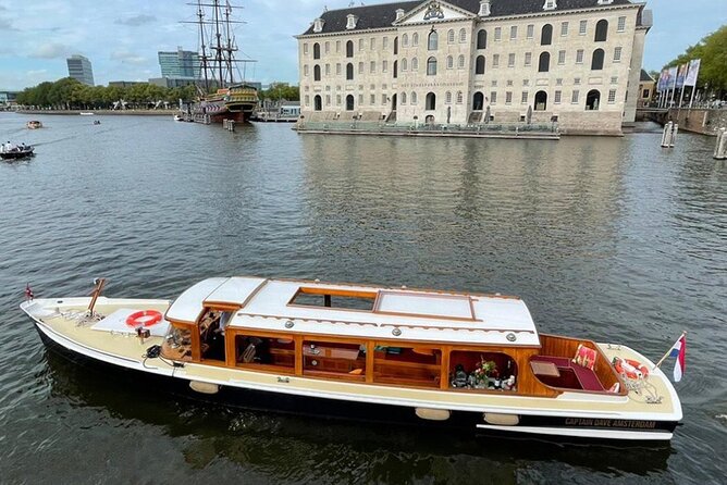 Cruise Amsterdam like a Local — Small Group 12 pax - Drinks and snacks add real value