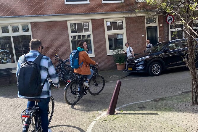 Daily group bike tour in Spanish. - Key points at a glance