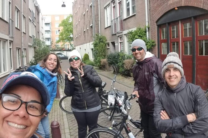 Daily group bike tour in Spanish. - Oud West, cafés, and a change of mood