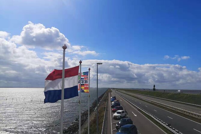 Day Tour Giethoorn, Afsluitdijk and Zaanse Schans with Boat Cruise - Afsluitdijk: a short stop with a changing view