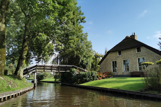 Day Tour Giethoorn, Afsluitdijk and Zaanse Schans with Boat Cruise - Giethoorn: the day’s scenic payoff