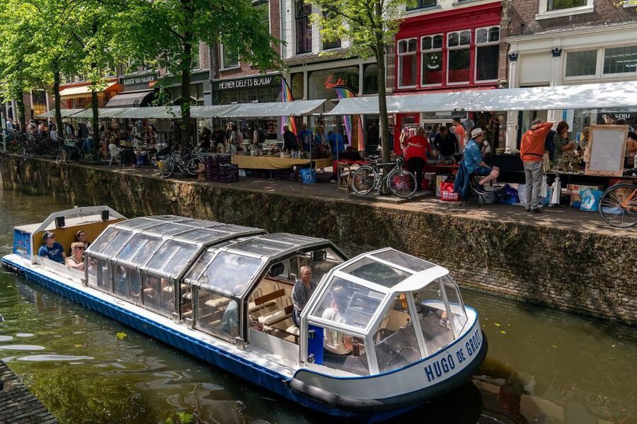 Delft: Canal Cruise with Guided Commentary - The guide and captain shape the experience