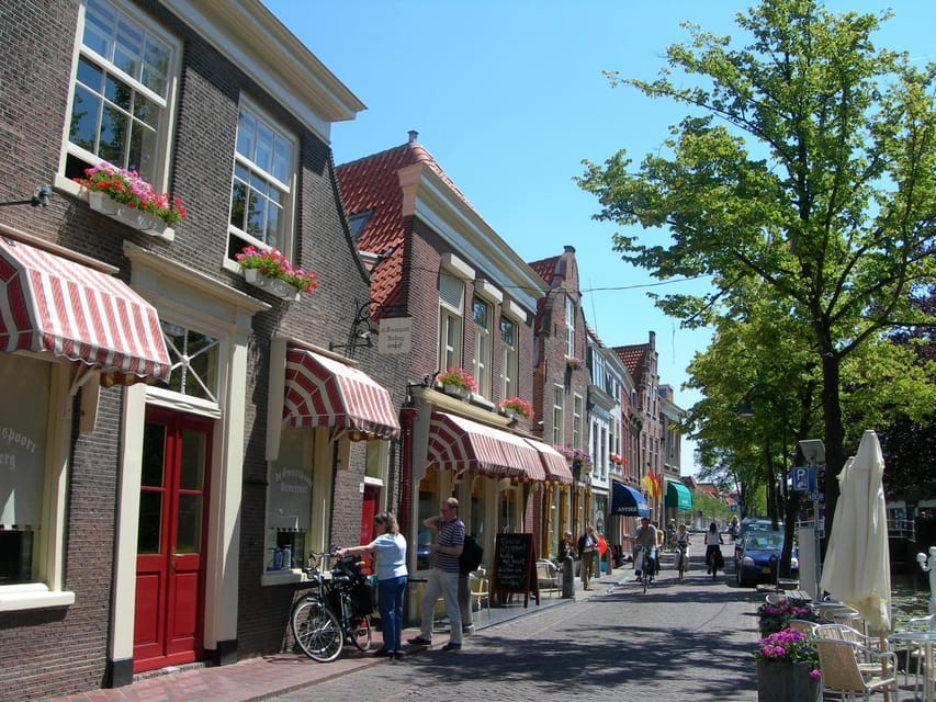 Delft: City Center Walking Tour - The Old Church and its famous tilt