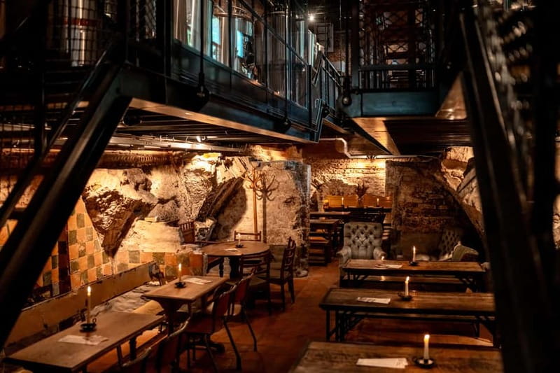 Delft: Craft Beer Tasting in Medieval Brewery with Snacks - Service and atmosphere