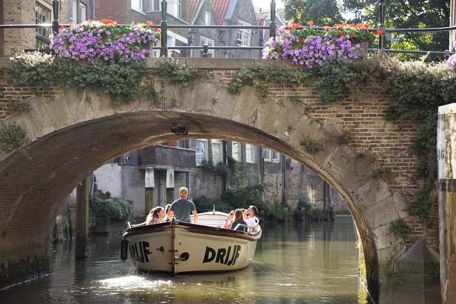 Dordrecht: City Canal Cruise - What the guide adds to a short cruise