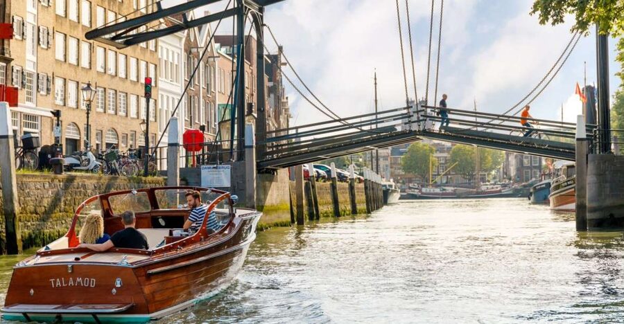 Dordrecht: City Walking Tour with Boat Ride - Why Dordrecht is best seen from land and water
