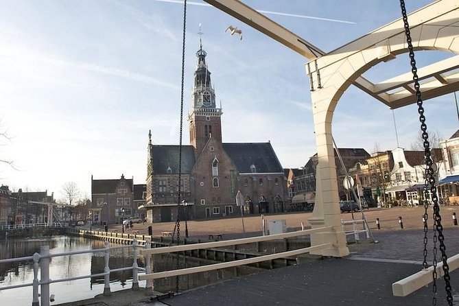 e-Scavenger hunt Alkmaar: Explore the city at your own pace - Historic streets, fish stalls, and smaller churches