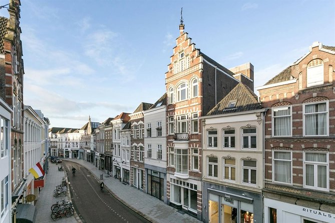 e-Scavenger hunt Den Bosch: Explore the city at your own pace - Jeroen Bosch Huis and the final stretch
