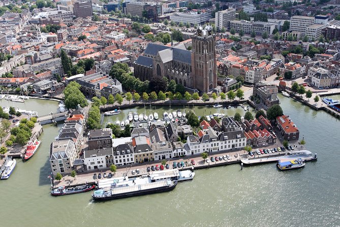 e-Scavenger hunt Dordrecht: Explore the city at your own pace - Stadhuis and Hof van Nederland bring the past closer