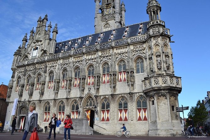 e-Scavenger hunt Middelburg: Explore the city at your own pace - Lange Jan and the first look at Middelburg