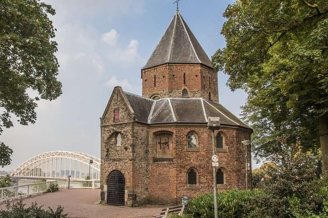 e-Scavenger hunt Nijmegen: Explore the city at your own pace - Valkhofkapel and the river at De Waal