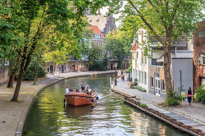 e-Scavenger hunt Utrecht: Explore the city at your own pace - Neude, Nicolaïkerk, and the old working-class streets