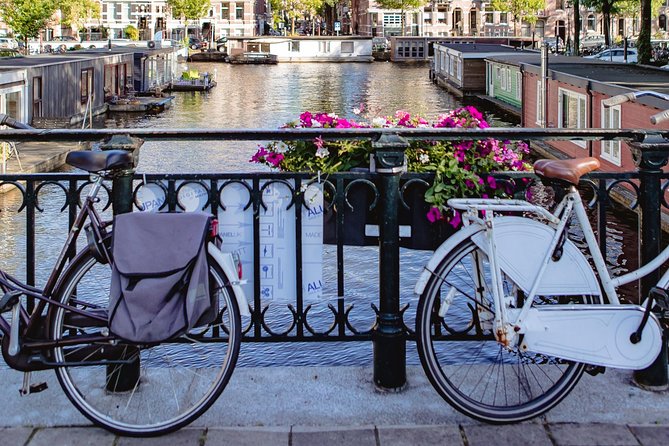 Eating Amsterdam: Albert Cuyp Market & The Pijp Food Tour - Making a warm stroopwafel