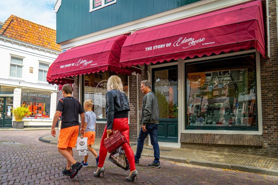 Edam: Edam Cheese Museum Entry Ticket - The cheese tasting at Henri Willig
