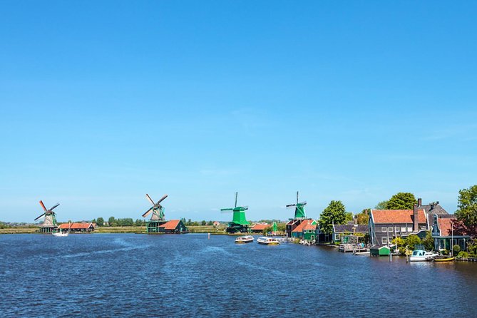 Excursion to the mills of Zaanse Schans - Seeing how Dutch clogs are made