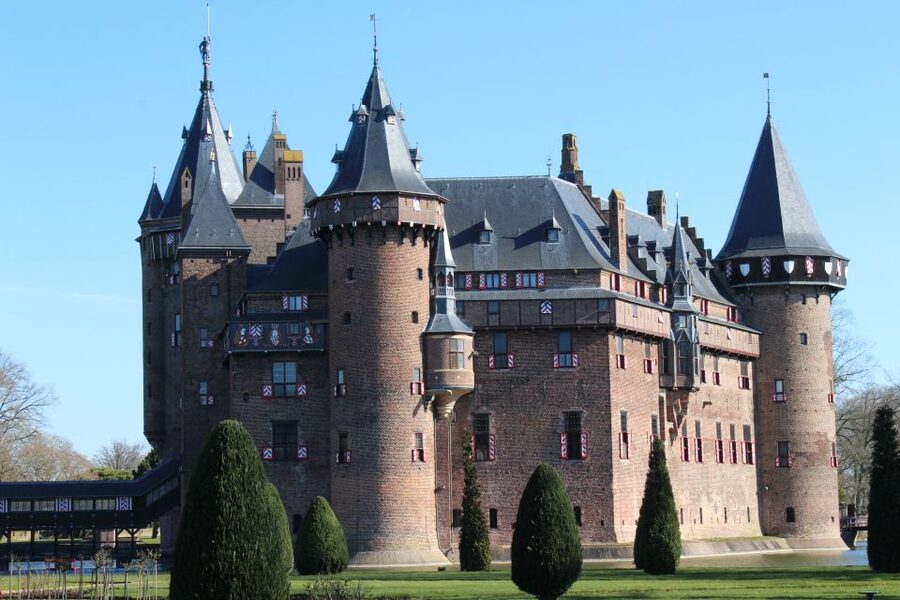 From Amsterdam: Castle De Haar Guided Tour - Three hours inside Castle De Haar
