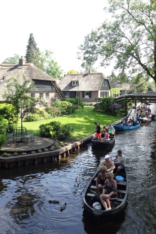 From Amsterdam: Giethoorn Day Trip with Small Electric Boat - Why Giethoorn feels so different