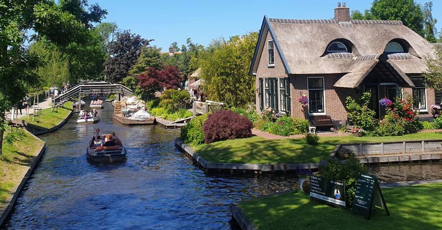 From Amsterdam: Giethoorn Day Trip with Small Electric Boat - Leaving Amsterdam for the northern countryside
