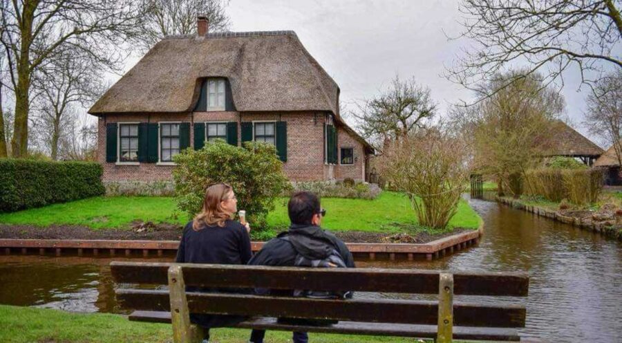 From Amsterdam: Giethoorn Guided Day Trip with Canal Cruise - Who should book this Giethoorn tour?