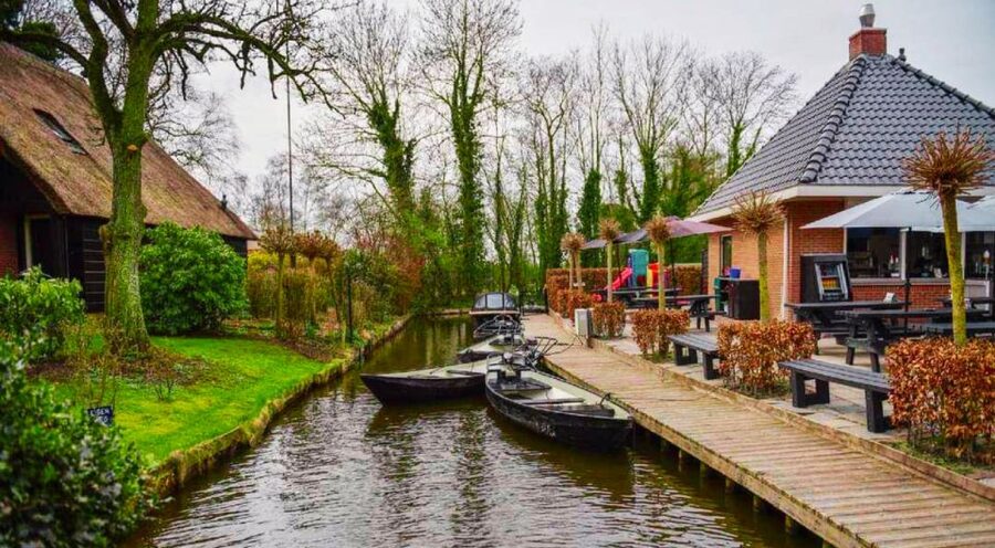 From Amsterdam: Giethoorn Guided Day Trip with Canal Cruise - Booking details worth knowing