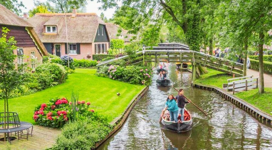 From Amsterdam: Giethoorn Guided Day Trip with Canal Cruise - Meeting the coach beside Amsterdam Central Station