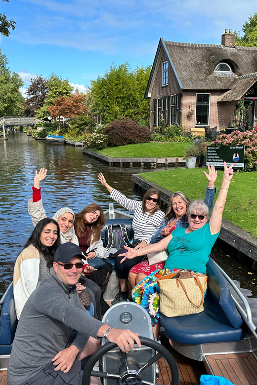 From Amsterdam: Giethoorn Small Group Tour with Boat Ride - Lunch and free time in the village