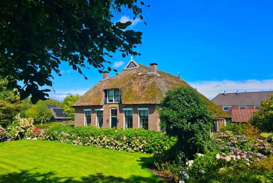 From Amsterdam: Giethoorn & Zaanse Schans Tour w/ Small Boat - Key points to know before booking