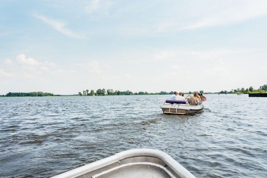 From Amsterdam: Giethoorn & Zaanse Schans Tour w/ Small Boat - What the guide adds to the day