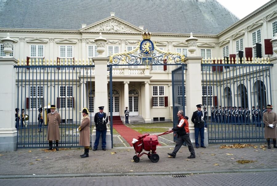 From Amsterdam: Guided Trip to Rotterdam, Delft & The Hague - Royal Delft and the blue pottery tradition
