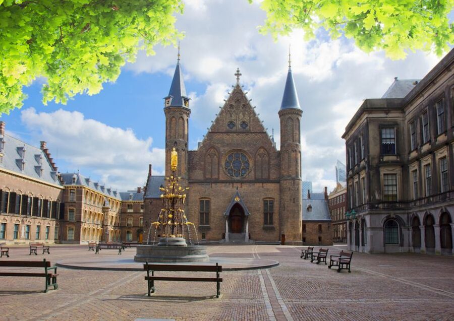 From Amsterdam: Rotterdam and The Hague Tour in Spanish - Cube Houses and Rotterdam’s bold architecture