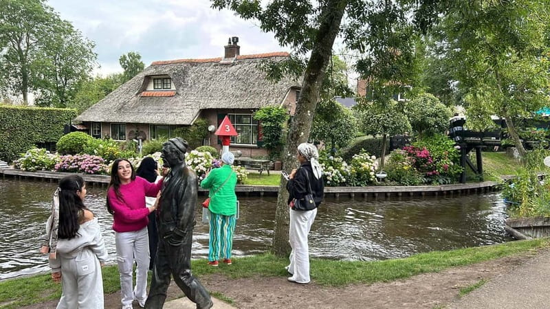 From Amsterdam to Giethoorn Day Trip - Why Giethoorn makes a good escape from Amsterdam