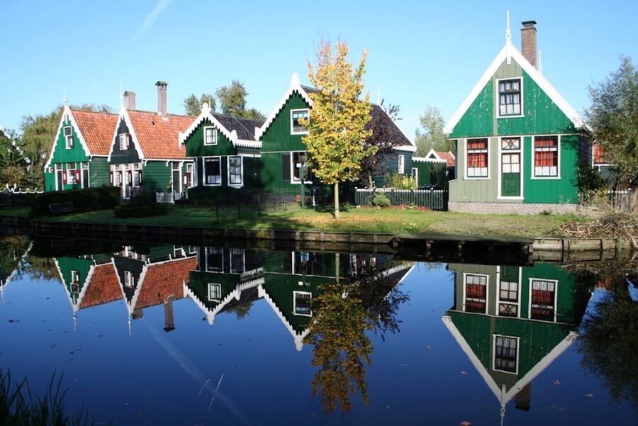 From Amsterdam: Windmills of Zaanse Schans Tour - Guide language and the level of support