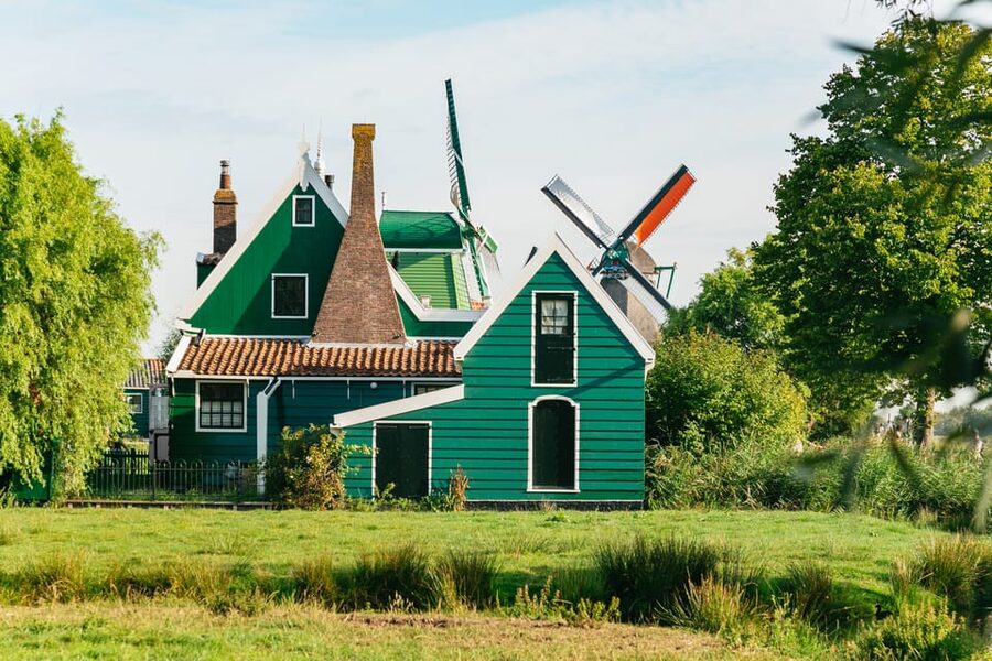 From Amsterdam: Zaanse Schans, Edam, & Marken Full-Day Trip - Volendam harbor and a proper lunch break