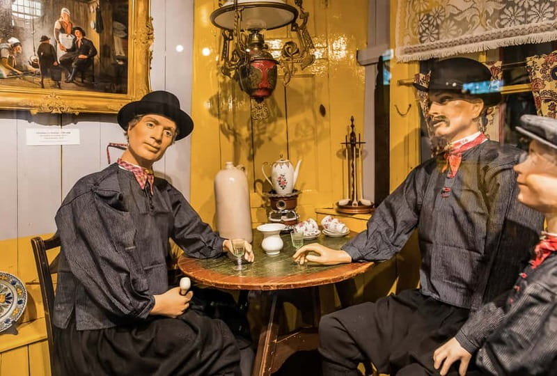 From Amsterdam: Zaanse Schans, Volendam, and Marken Day Trip - Volendam, fish restaurants, and a cheese demonstration